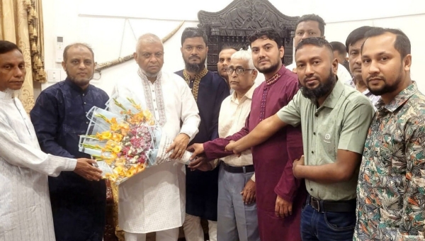 সিলেট ডায়াবেটিক হসপিটালের কর্মকর্তা কর্মচারীদের পক্ষ থেকে আরিফুল হক চৌধুরীকে শুভেচ্ছা