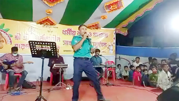 নিরাপত্তার দায়িত্বে থাকা এএসআই’র গান ভাইরাল, ব্যবস্থা নিলো কর্তৃপক্ষ নিরাপত্তার দায়িত্বে থাকা এএসআই’র গান ভাইরাল, ব্যবস্থা নিলো কর্তৃপক্ষ