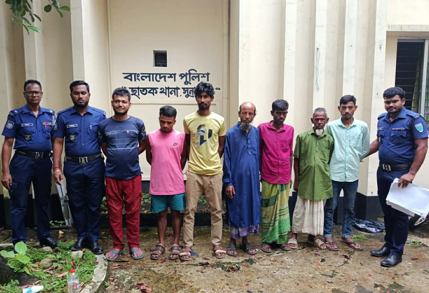 ছাতকে পুলিশের অভিযানে ইয়াবা সহ ৩ জন  বিভিন্ন মামলার আরো ৪ আসামী গ্রেফতার