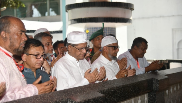 হজরত শাহজালাল ও হজরত শাহপরান (রঃ) এর মাজার জিয়ারত করলেন রাষ্ট্রপতি