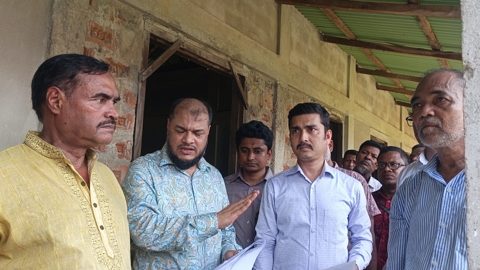 সিলেটে ৬ বছর পর আদালতের রায়ে জমি ফিরে পেলেন আকরাম উদ্দিন