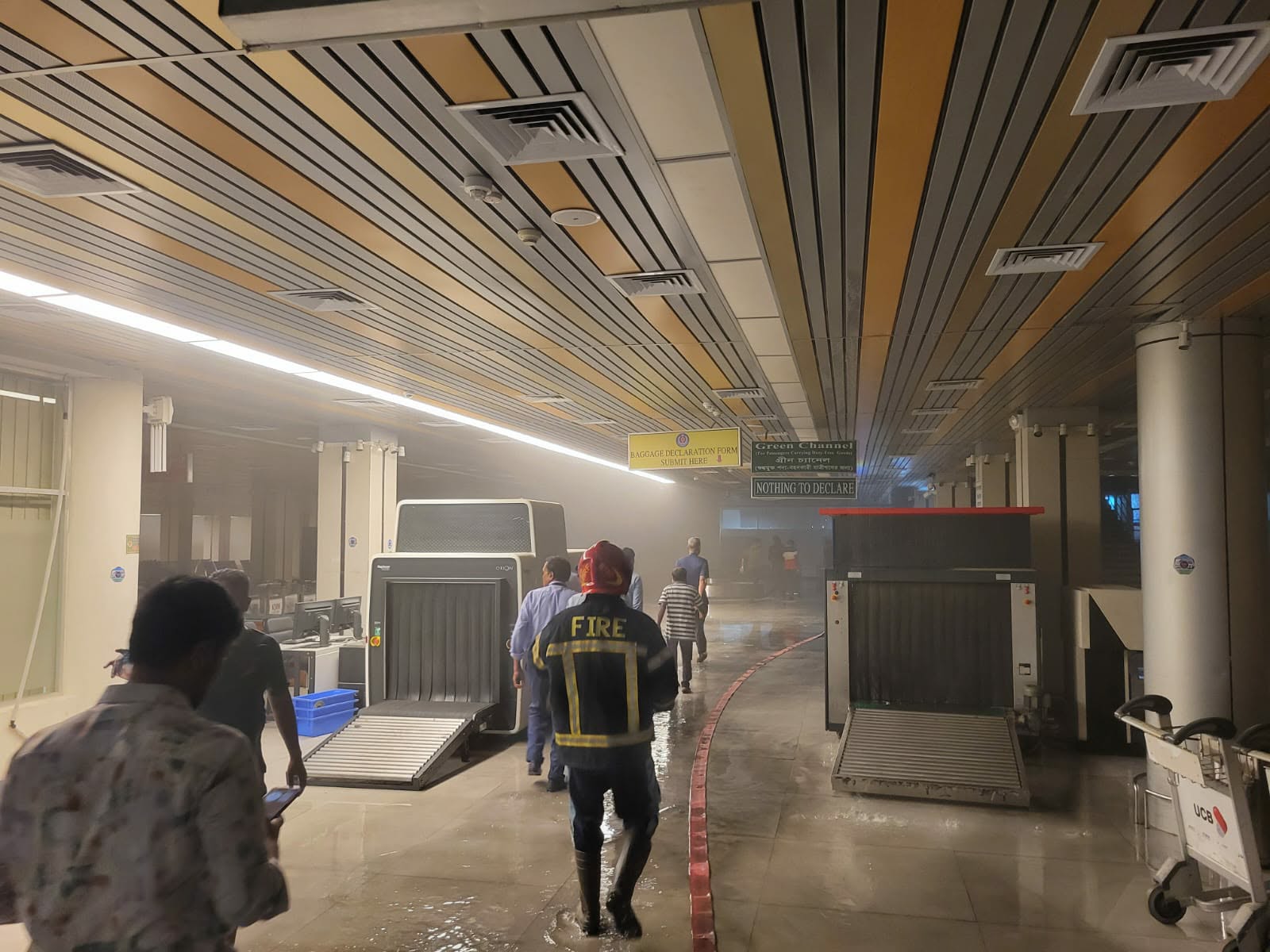 ওসমানী বিমানবন্দরের সার্ভার রুমের আগুন নিয়ন্ত্রণে ওসমানী বিমানবন্দরের সার্ভার রুমের আগুন নিয়ন্ত্রণে