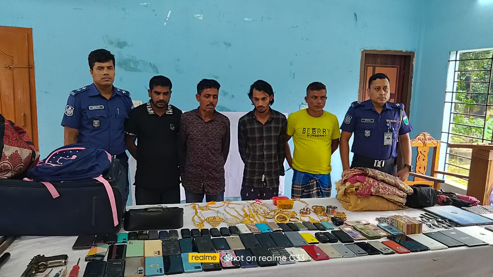 জকিগঞ্জ থানা পুলিশের অভিযান : ৪ ডাকাত গ্রেফতার, লুণ্ঠিত মালামাল উদ্ধার