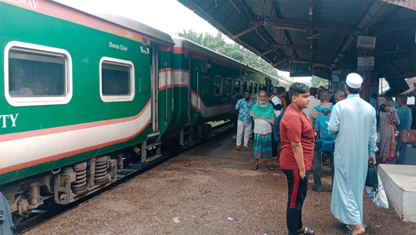 ১৯ ঘণ্টা পর সিলেটের রেল যোগাযোগ স্বাভাবিক