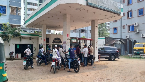 জ্বালানি সংকটে সিলেটে কেন এত নাটকীয়তা জ্বালানি সংকটে সিলেটে কেন এত নাটকীয়তা