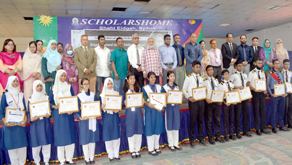 স্কলার্সহোমে ব্রিগেডিয়ার জেনারেল জুবায়ের সিদ্দিকী (অব.) এডুকেশন ট্রাস্টের বৃত্তি বিতরণ