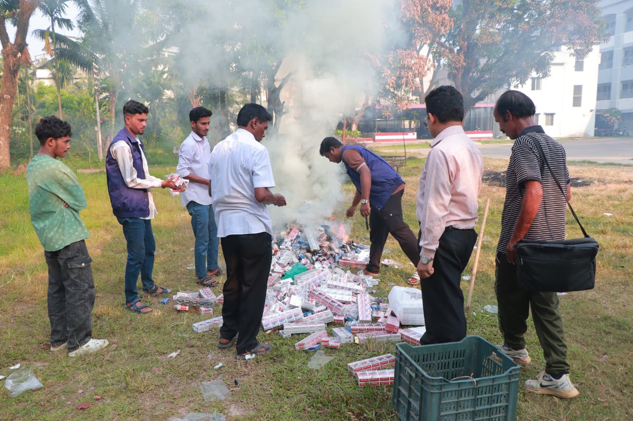 সিলেটে ৬০ হাজার শলাকা নকল সিগারেট পুড়িয়ে ধ্বংস করলো জেলা প্রশাসন সিলেটে ৬০ হাজার শলাকা নকল সিগারেট পুড়িয়ে ধ্বংস করলো জেলা প্রশাসন