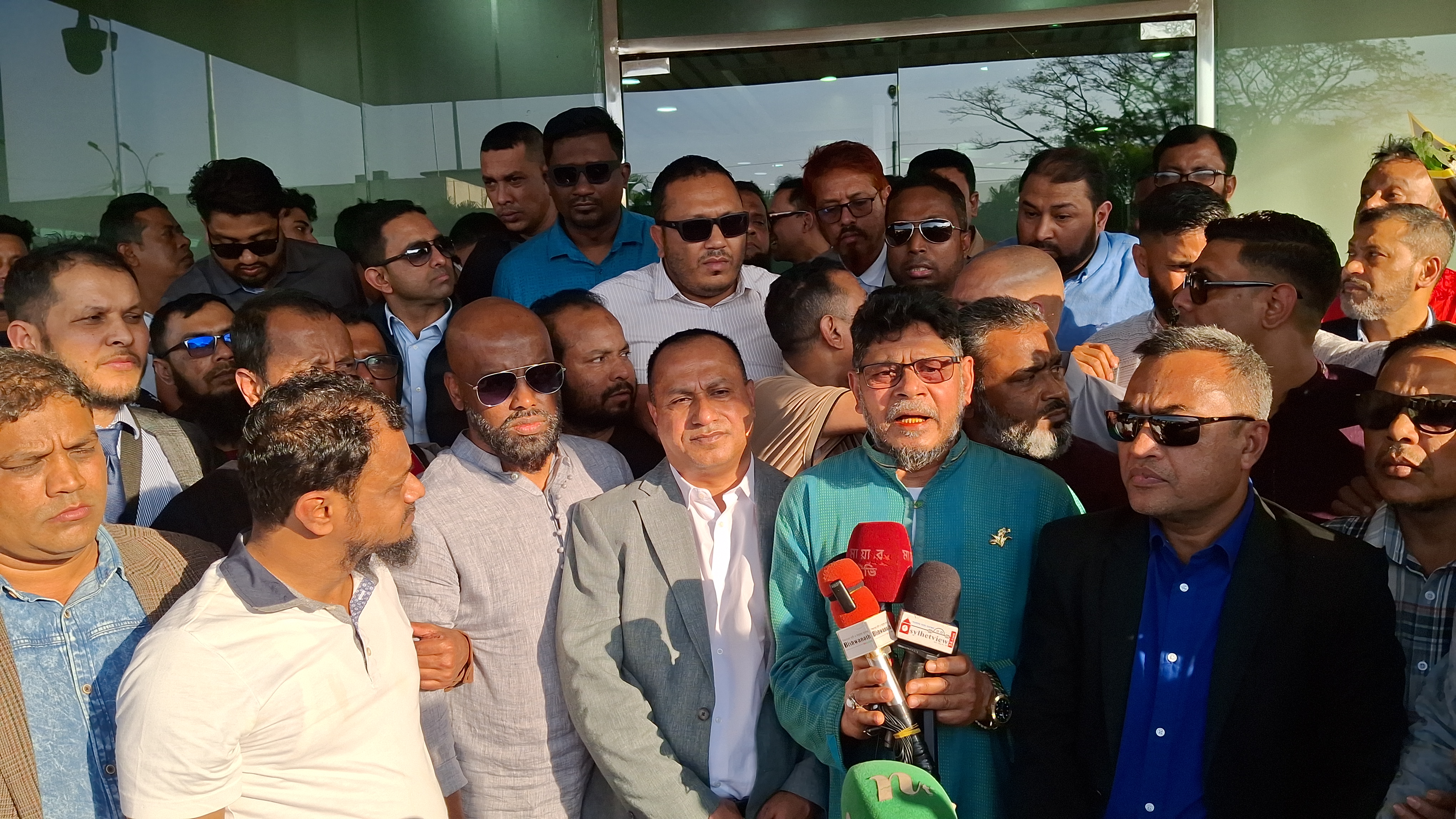 লুনার পক্ষে কাজ করতে দেড়যুগ পর দেশে ফিরলেন যুক্তরাজ্য যুবদলের সভাপতি আফজাল