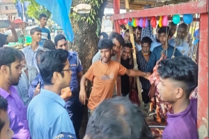 বড়লেখায় রক্ত ও কৃত্রিম রং মিশিয়ে গরুর মাংস বিক্রি
