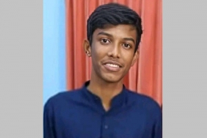 বিদ্যুতের খুঁটির সাথে মোটরসাইকেলের ধাক্কা, স্কুল ছাত্র নিহত